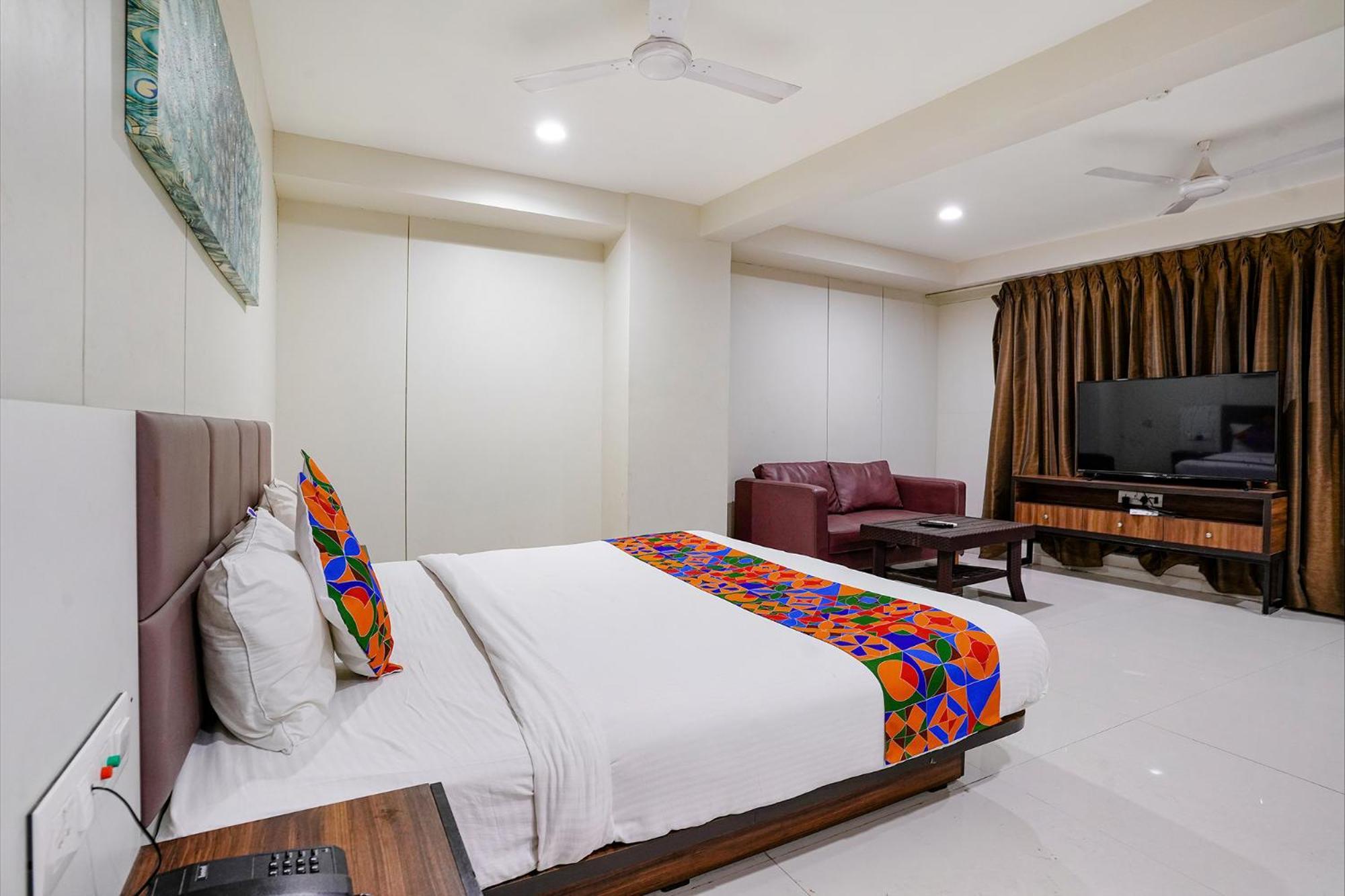Fabhotel La Victoria - Galaxy Circle Bhatha Buitenkant foto